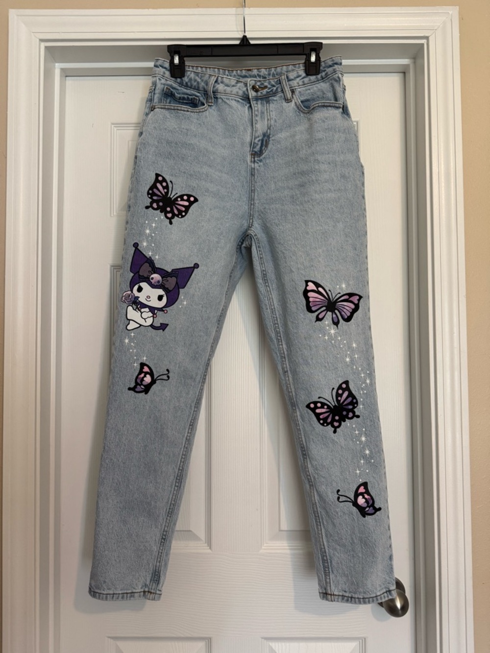 Kuromi Lightweight Blue Women's Jeans with Purple Butterfly Embellishments - Picture 11 of 12
